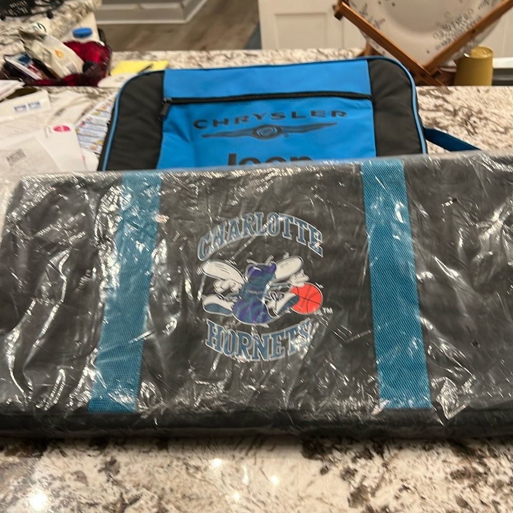 Old school vintage retro Charlotte Hornets players gym bag never been out thebag